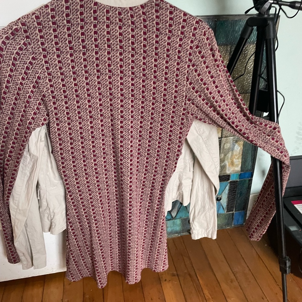 SKY top never worn